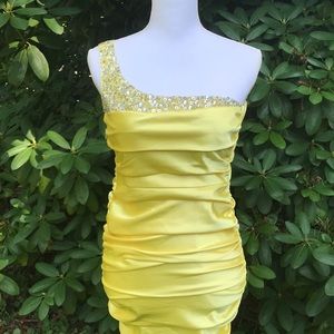 Gorgeous Yellow One Shoulder Dress Size 1